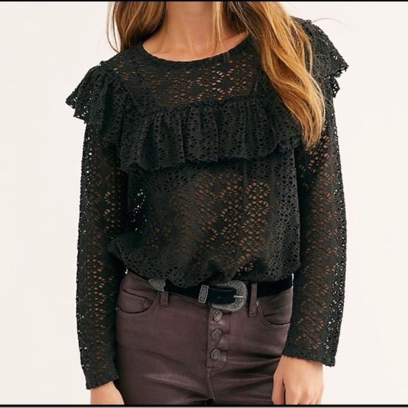 Free People Beach 
Feel the Love Crochet Top - Picture 1 of 3